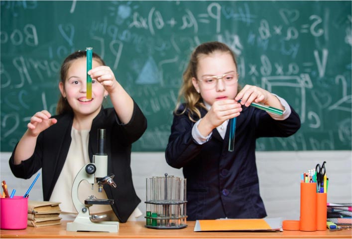 Students preparing science experiment in the lab